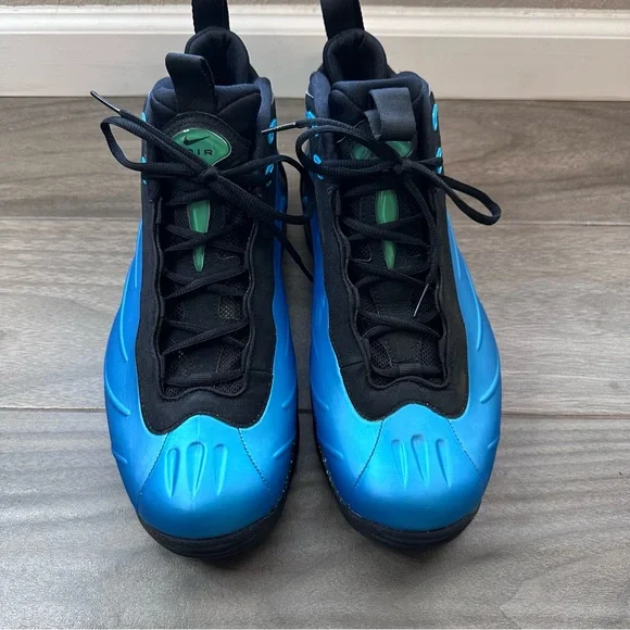 Nike Blue and Black Athletic Shoes - Picture 4 of 12